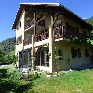 Appartement Paisible A Saint Crepin Avec Vue Sur La Montagne Exterior photo