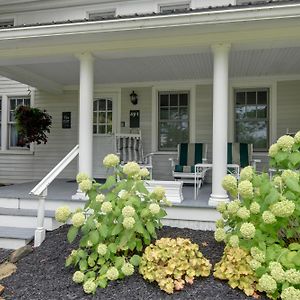 Apartamento Lake Erie Retreat With Private Deck And Fire Pit Brocton Exterior photo