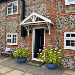 Charming 2-Bed Cottage - Henley-On-Thames Hurley  Exterior photo