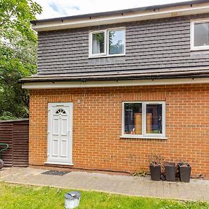 Apartamento Beautiful Flat In Morden Near Wimbledon Exterior photo