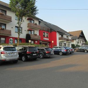 gut-Hotel zur Burg Nürburg ring Exterior photo