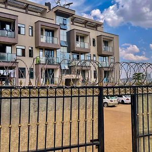 Apartamento The City Oasis, 10Mins Walk To Downtown - Kla Muyenga Exterior photo