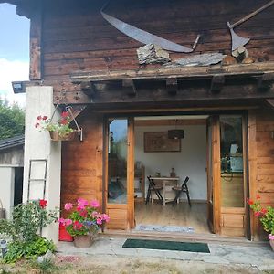 Apartamento Beau Studio Dans La Vallee De Chamonix Les Trabets Exterior photo