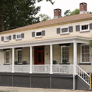 Kingston Carriage House Bed and Breakfast Exterior photo