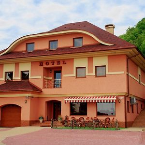 Hotel Magnat Mukácheve Exterior photo