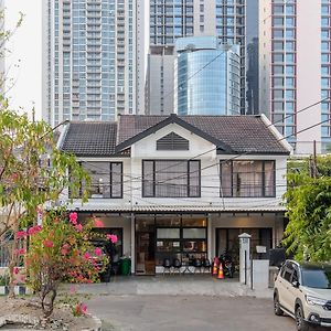 Hotel Mono Coliving Kencana, Surabaya Exterior photo