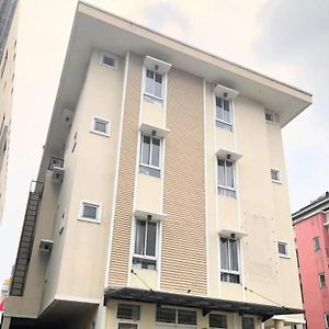 Hotel Oyo 93808 Lincoln Dormitory Tangerang Exterior photo