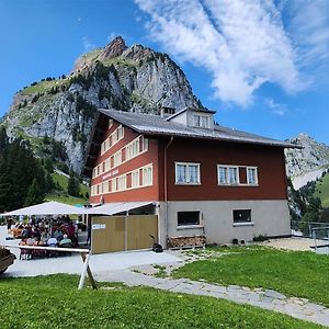 Hotel Berggasthaus Holzegg Alpthal Exterior photo