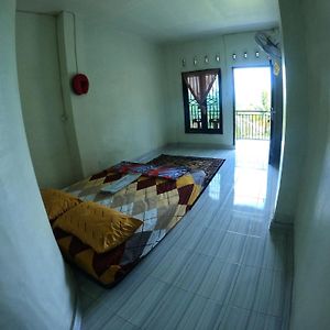 Wild Gibbon Guesthouse Bukit Lawang Exterior photo