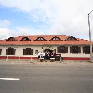 Var Vendeglo Panzio Bed and Breakfast Sárospatak Exterior photo