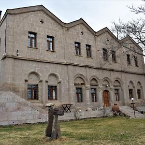 Karballa Hotel Askaray Exterior photo