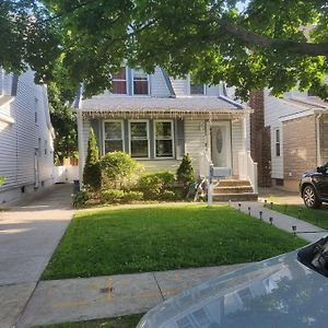 Adorable 2 Bedrooms In Bellerose Ny Exterior photo