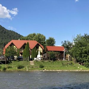 Hotel На Березі Черемошу Verkhovyna Exterior photo