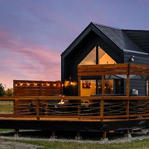 Apartamento Modern Tiny Cabin, With Hot Tub In Choteau Mt Exterior photo