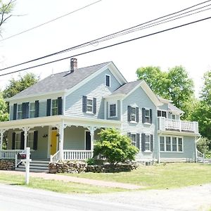 Hotel Heritage Trail Farmhouse New Hampton Exterior photo