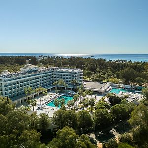 Berry Blue Hotels Side Exterior photo