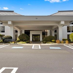 Hampton Inn By Hilton Milford Exterior photo