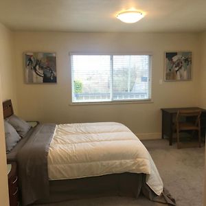 Spacious Bedroom With Separate Bathroom Richmond Exterior photo