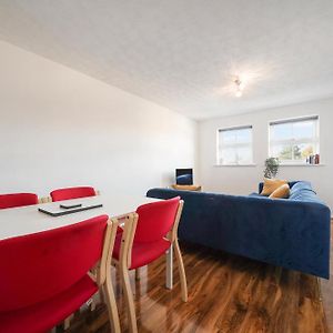 Apartamento The Hainault Haven Londres Exterior photo