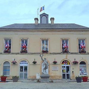 Apartamento La Maison Du Pays D'Auge Troarn Exterior photo