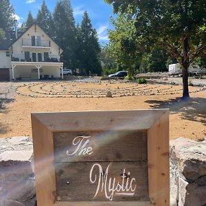 Pleiadian Starship Mystic Retreat Temple By Falkor Rentals Mount Shasta Exterior photo