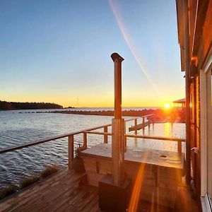 Comfortable Apartment With Private Dock Gnarp Exterior photo