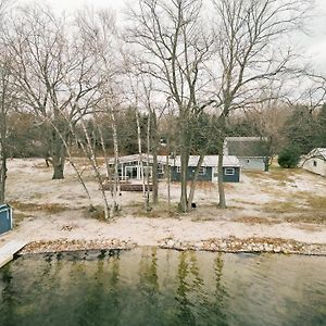 Latitude Adjustment In Elk Rapids Villa Exterior photo