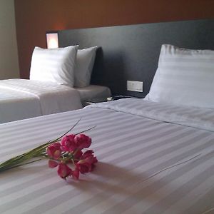 Nouvelle Hotel Johor Kulai Room photo