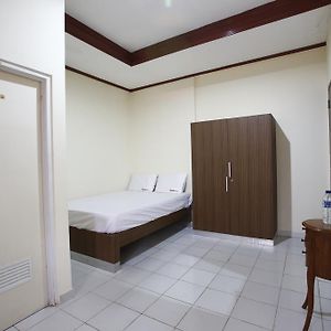Hotel Reddoorz @ Mampang 23 Pancoran Room photo