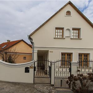 Hotel Amadeus Vendégház Esztergom Exterior photo