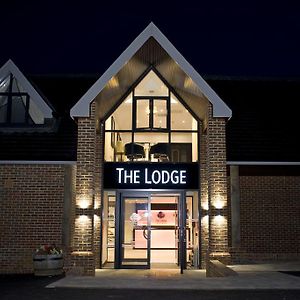 The Lodge At Kingswood Epsom Exterior photo