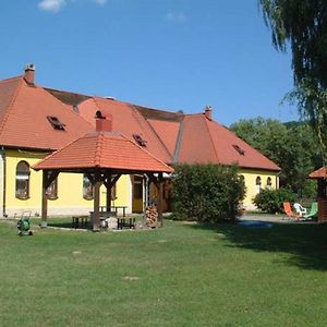 Hotel Kisecset-vendégház Exterior photo