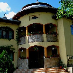 Hotel Pensiunea Cassandra Targu Neamt Exterior photo