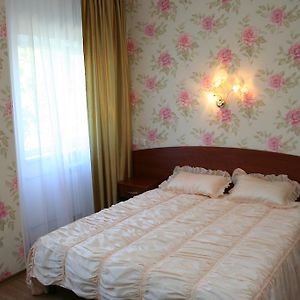 Hotel Aleksandria Jarkov Room photo
