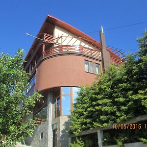 Hotel Casa Moroeni Exterior photo