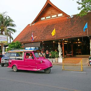 Tony'S Place Ayutthaya Bed and Breakfast Exterior photo