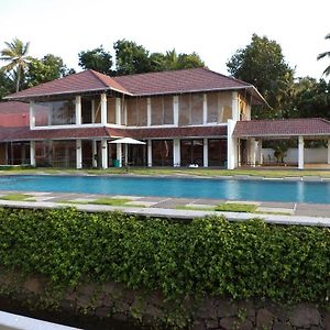 Royal Grove Hotel Kumarakom Exterior photo