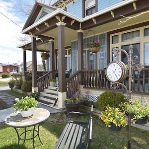 Auberge Bruine Océane Bed and Breakfast Matane Exterior photo