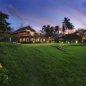 The River Retreat Heritage Ayurvedic Resort Shoranur Exterior photo