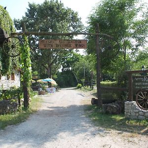 Agriturismo al Ranch Villa Castello dʼAviano Exterior photo