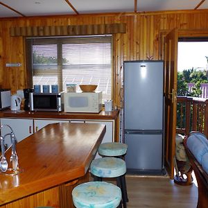 Tertia'S Logcabin Bed and Breakfast Port Alfred Exterior photo