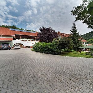 Hotel Hetényi Apartmanház és Birtok Mecseknádasd Exterior photo