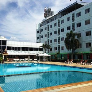 Hotel New Travel alojamiento Chanthaburi Exterior photo