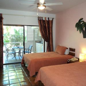 Caribbean Paradise Inn Grace Bay Room photo