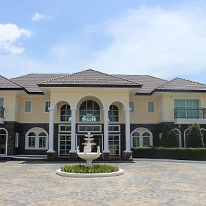 Hotel The Mansion Pran Buri Exterior photo