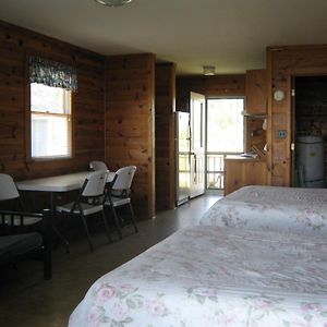 Virginia Landing Camping Resort Cabin 1 Quinby Exterior photo
