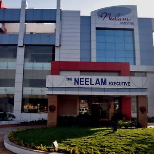Hotel Neelam Executive Pune Exterior photo