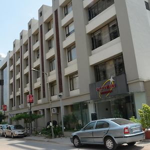 Hotel Platinum Residencia Ahmedabad Exterior photo