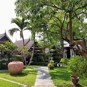 Hotel Niwas Ayutthaya Exterior photo