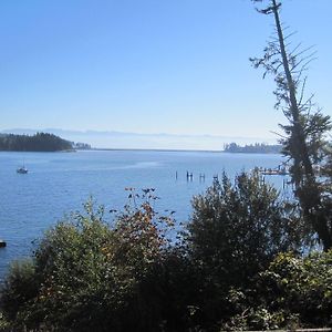 Ty Collwyn Waterfront Retreat Bed and Breakfast Sooke Exterior photo